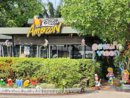 Cafe’ Amazon outside