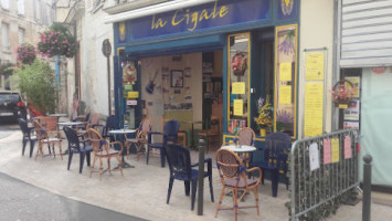 Café La Cigale inside