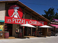 Les Pizzas de Charlotte outside