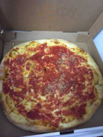 Ernie's Pizza food