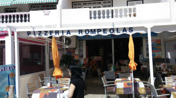 Pizzeria Rompeolas food