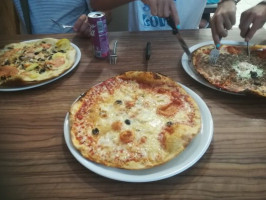 Pizzayo'lo food