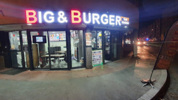 Big And Burger. Lyon 8 inside