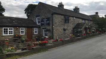 The Foresters Arms outside