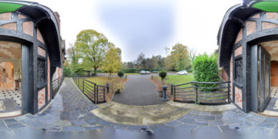 Le Manoir inside