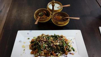 Arom Indisk Restaurang food