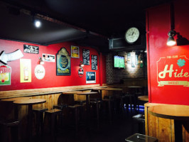 Hide Pub Club In Paris inside
