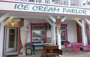 Ice Cream Parlor inside