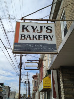 Kyj's Bakery food