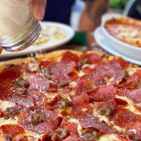 Giovanni's Pizza food