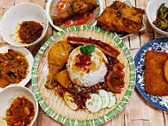 Uncle Yang Nasi Lemak (kedai Kopi Anggun) food