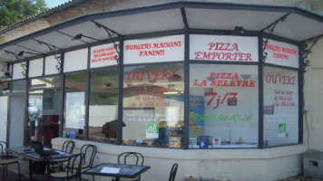 Pizza La Seleyre inside