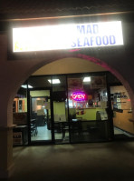 Mad O Caribbean And Seafood inside