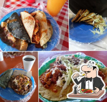 Los Tacos De Las Vias food