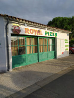 Royal Pizza outside