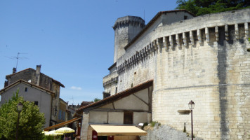 Hostellerie Le Donjon outside