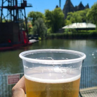 Wonderland Beer Garden Comida