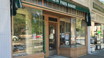 New Paris Bakery Candy Shop outside