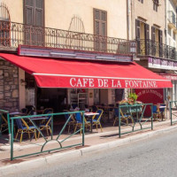 Café de la Fontaine inside