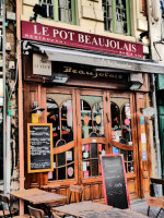 Le Pot Beaujolais inside