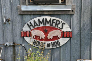 Hammer's House of Hog outside