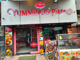 Yumminos Pizza food
