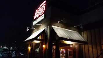 Logan's Roadhouse outside