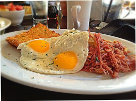 The Peasant's Courtyard food