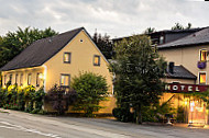 Hotel-Restaurant Brucklwirt outside