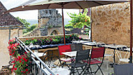 Restaurant Hibiscus: Tapas, Boissons Fraiches, Et Bar A Vin outside
