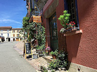 Entre Chaussettes Et Cafe Bio outside