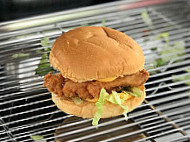 Beeloy Burger Crispy Chicken food
