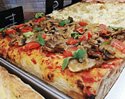 Masa Pizza Al Corte food