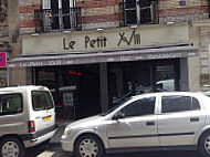 Le Petit XVIII outside