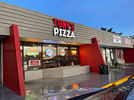 Tony's  Pizza outside