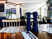 La Seine Café inside