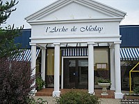 L'Arche de Meslay outside