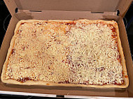 Maroni's Pizza food