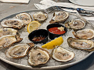 Pearlz Oyster food