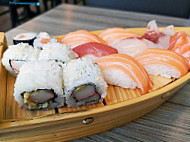 Tommy Sushi food