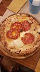 Elvy's Neapolitan Pizza food