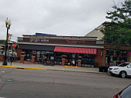 Red Bench Bakery outside