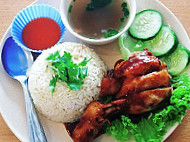 Pai Thai Delight (maran) food