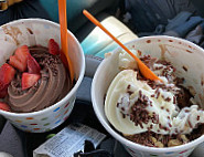 Moolala Frozen Yogurt food