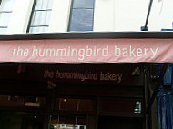 Hummingbird Bakery inside