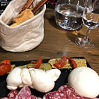 Le Claque-Fromage food