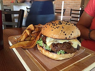 Terraza Lakrilla BurgerShop