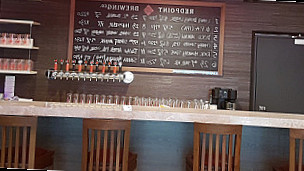 Hóng Diǎn Zhuō Biān Yǐn Redpoint Brewing Co. Taproom