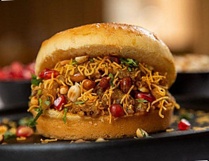 Kailash Vadapav Dabeli Center