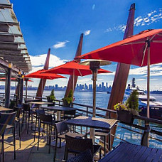 Pier 7 Restaurant Bar 'shipyard Square ' North Vancouver